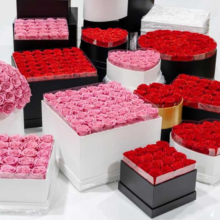 Naka-preserve na Flower Hug Bucket