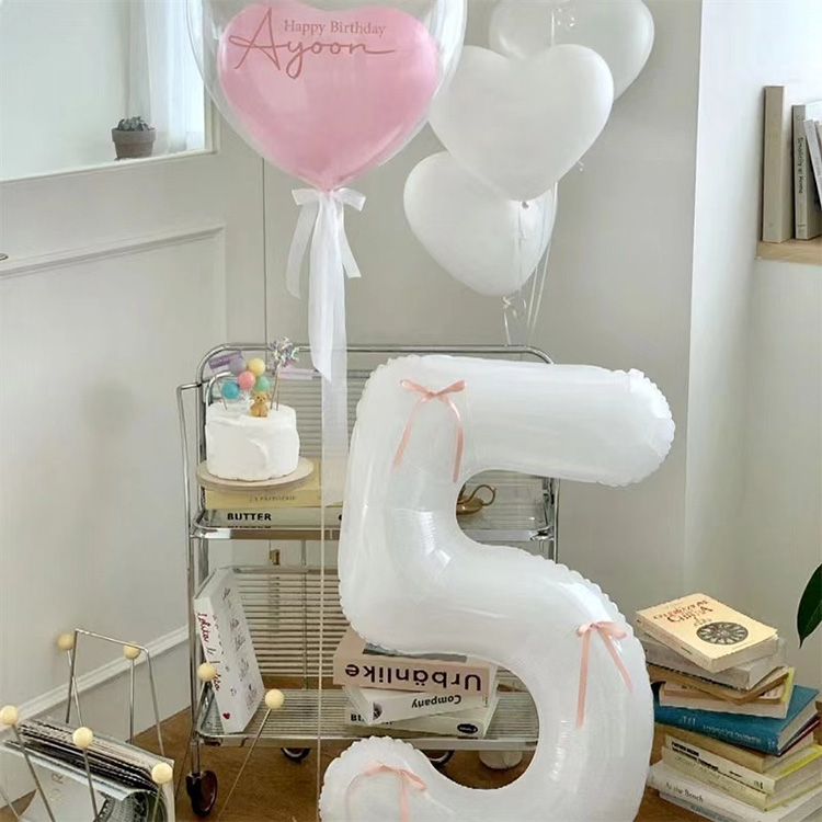 Mga White Foil Balloon